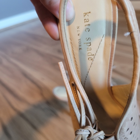 Kate Spade Neutral Lasercut Slingbacks Made in Italy Size 7.5 - Picture 5 of 8